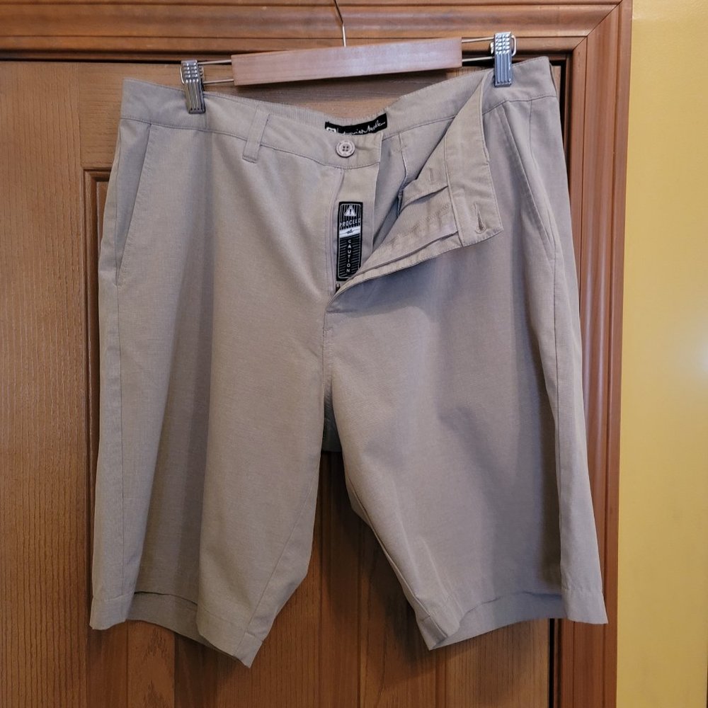Travis Mathew Men's Shorts Tan 36